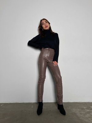 Mocha velour eco-leather pants with pockets and zip fastening
