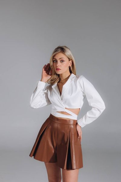 Cropped satin shirt with lacing in ivory color