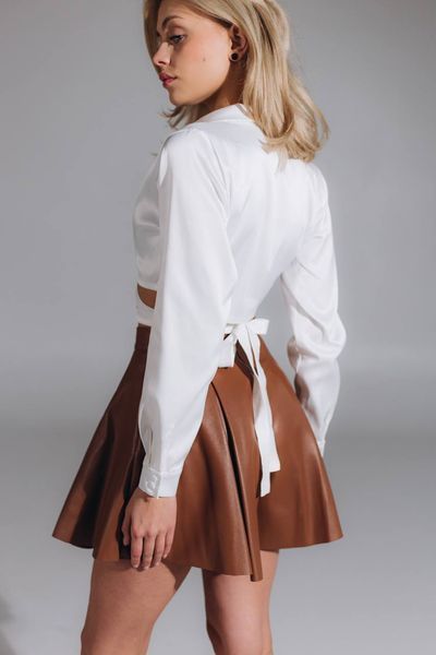 Cropped satin shirt with lacing in ivory color