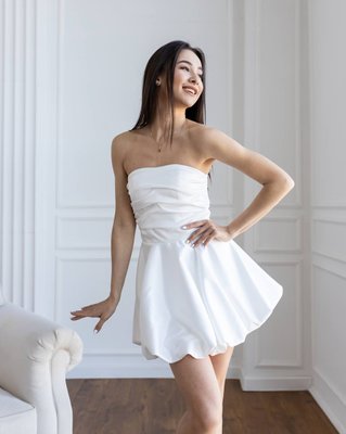 Вечірня міні-сукня з атласної тканини  32530101 фото