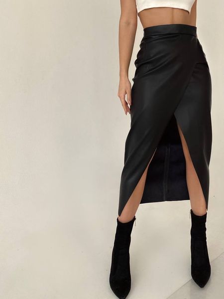 Eco leather smelling skirt.